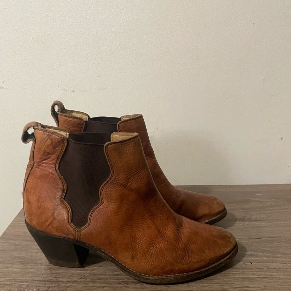 Frye Brown Leather Jackie Gore Stitching Horse Bootie Chelsea Boots Size 7.5‎